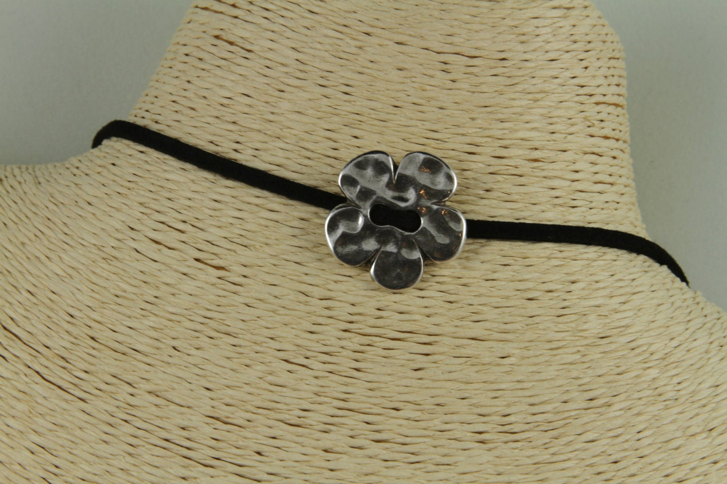 0/1 MADE in EUROPE 2 zamak flower sliders, silver hammered spacer, zamak spacer, flat flower slider (Ablz94S) Qty2