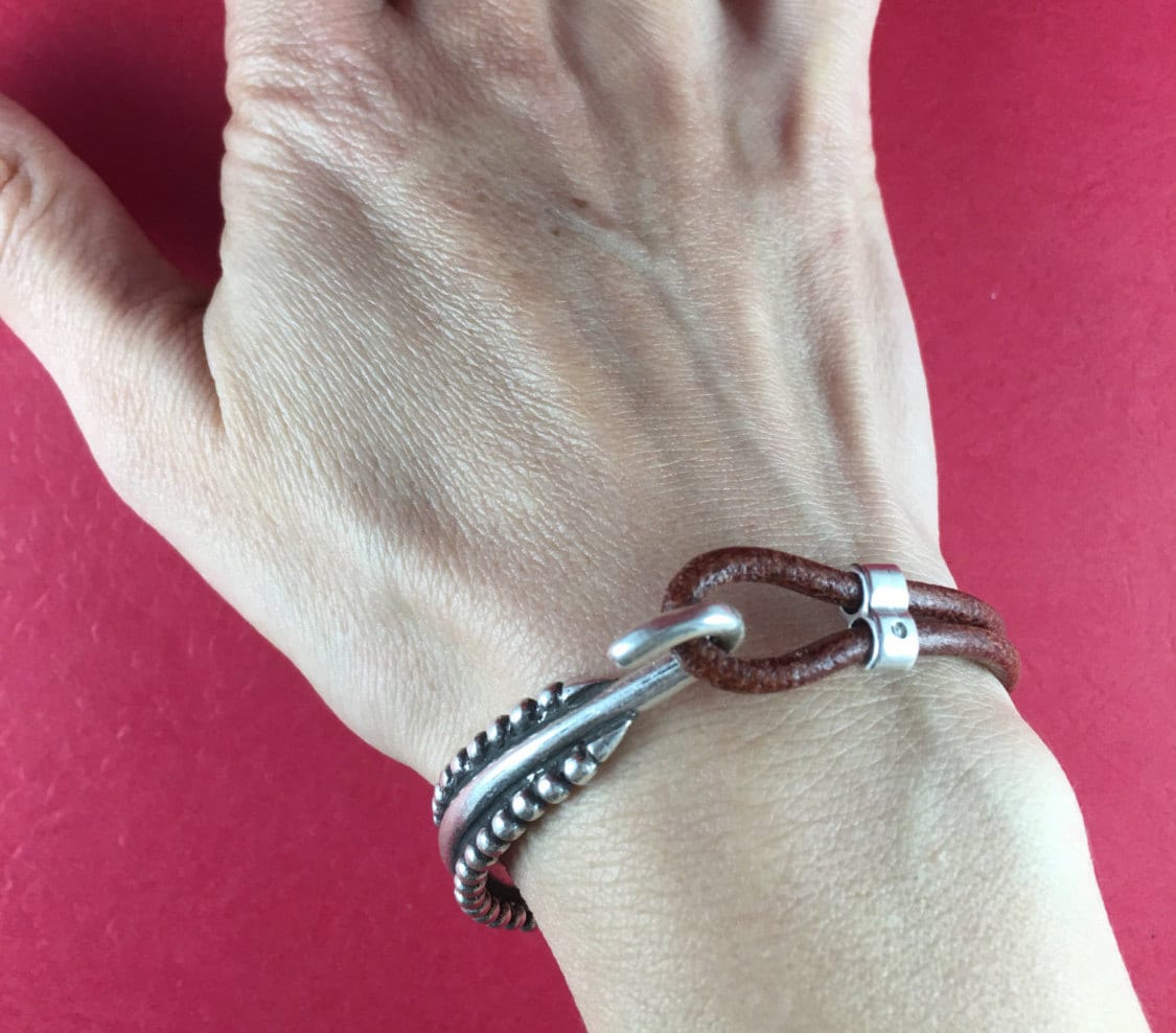 B0005>>MADE IN EUROPE zamak half bracelet with separator, half cuff, hook clasp for leather cord (77858/05) Qty1