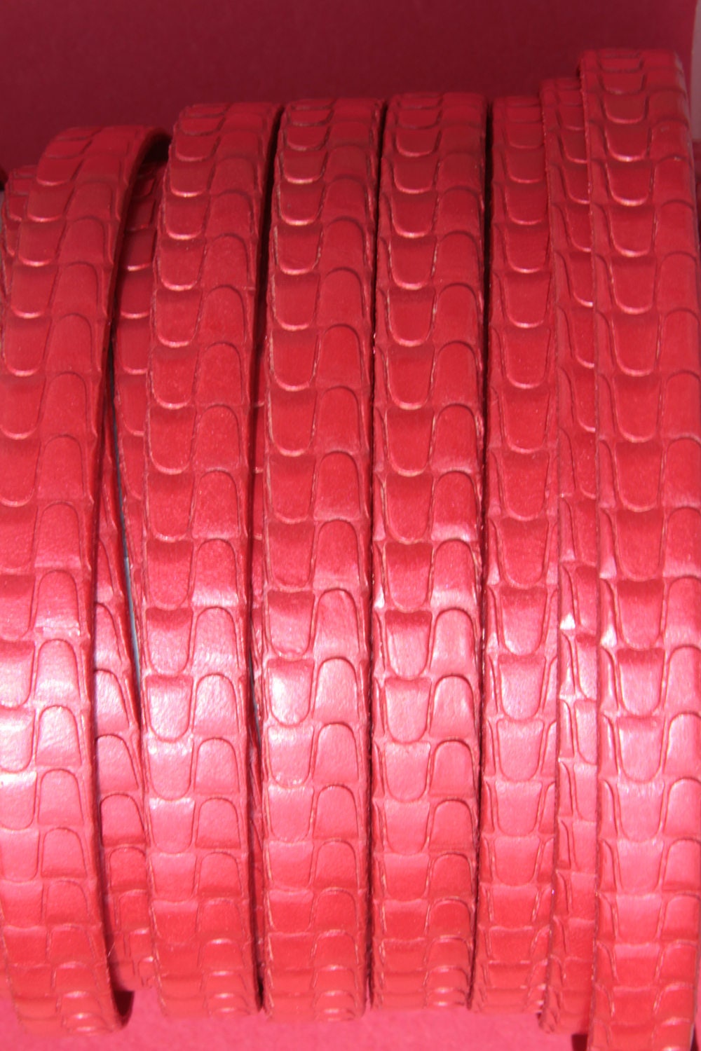 MADE in EUROPE 24'' flat 10mm engraved leather cord, 10mm flat leather cord, 10mm embossed leather cord (511/10/79NAC)