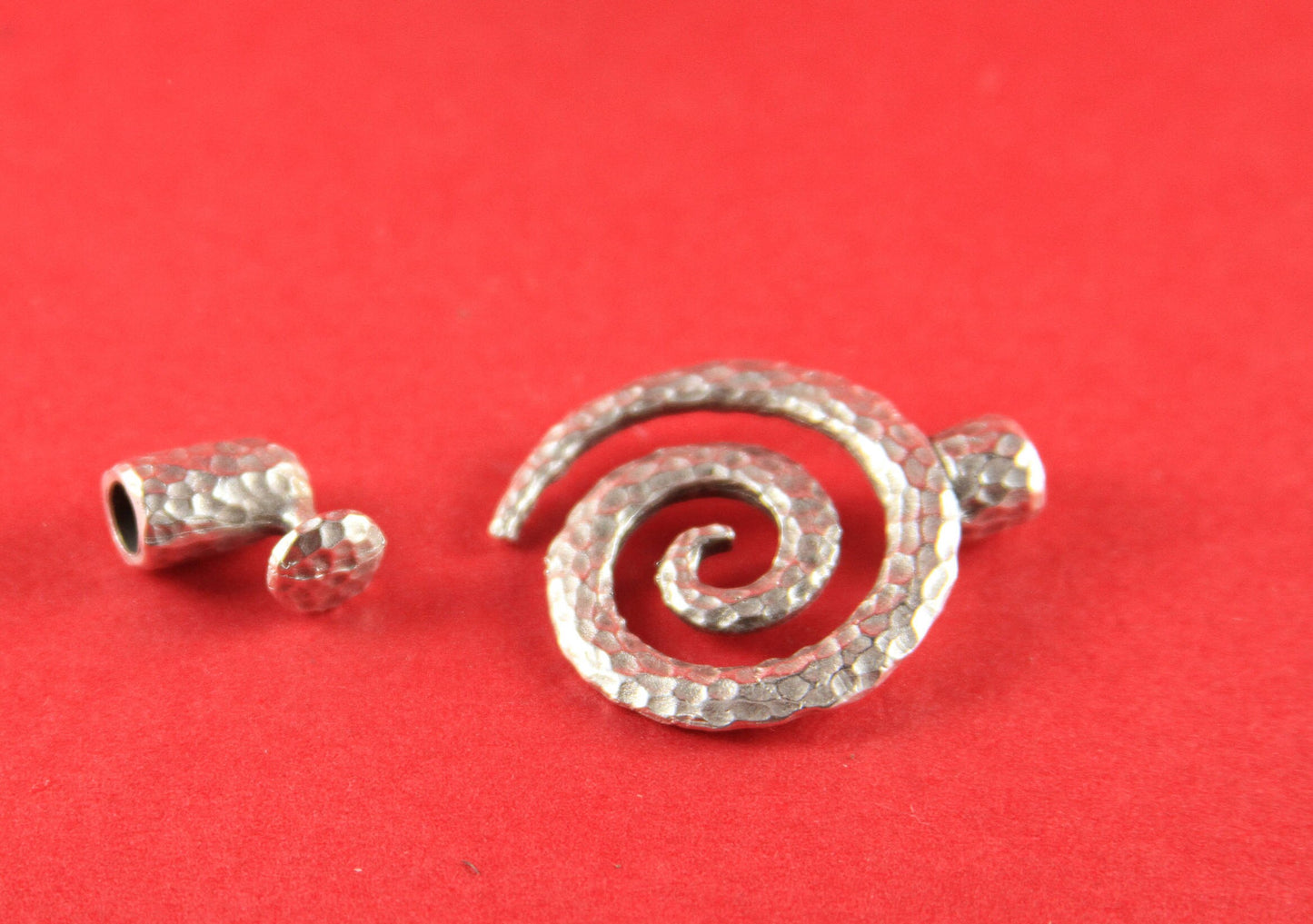 12/3>> MADE IN EUROPE hammered toggle clasp, swirl toggle clasp, spiral toggle clasp, large toggle clasp Qty1