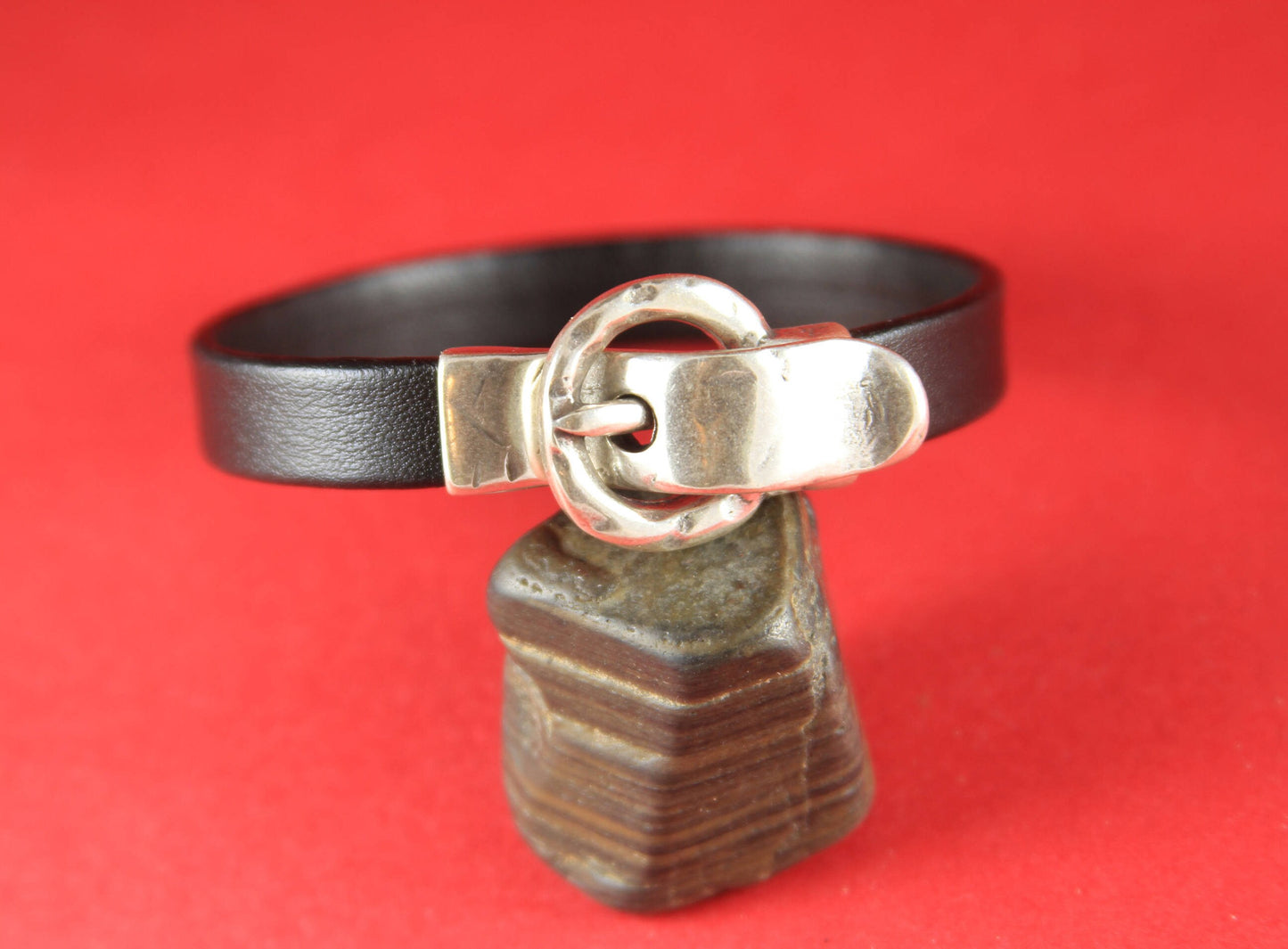 FC0273>>MADE in EUROPE zamak buckle clasp, silver hammered buckle clasp, flat cord hammered clasp qty1