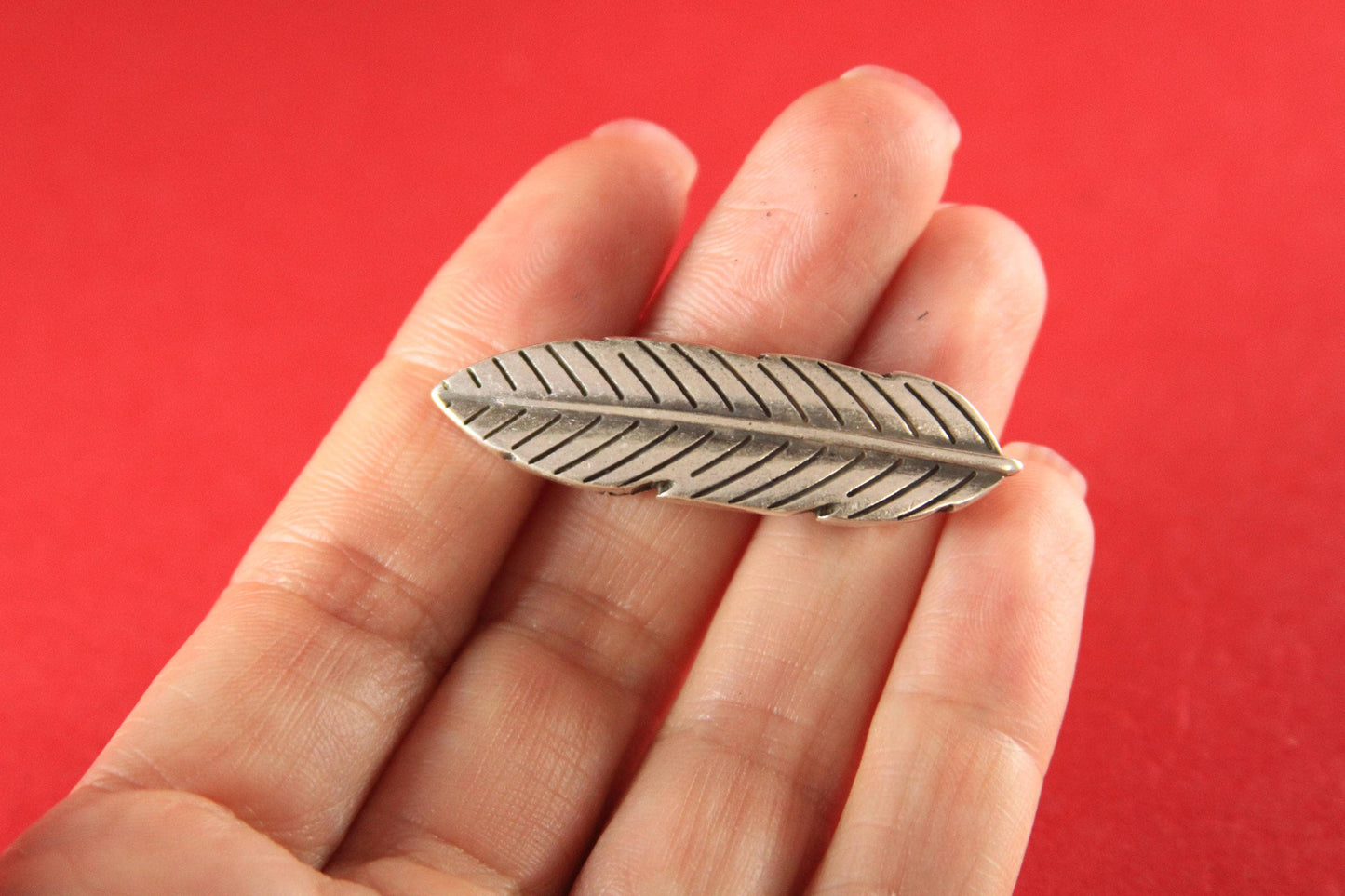 FS0202>>MADE in EUROPE zamak feather slider, large silver feather slider, 10mm flat cord slider qty1