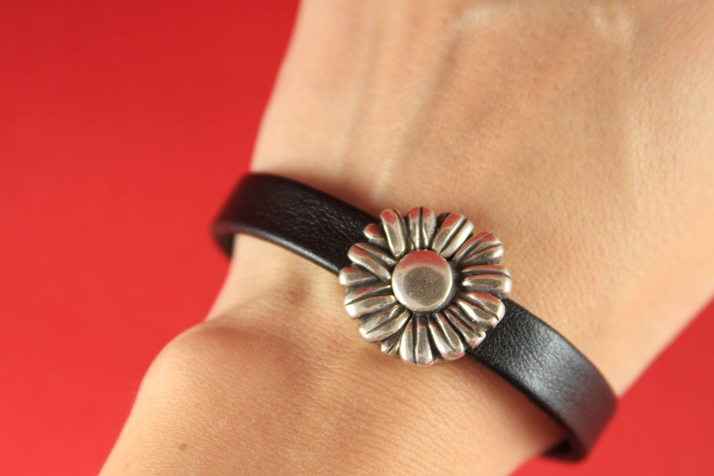 FC0260>>MADE in EUROPE zamak flower clasp, zamak daisy clasp for flat cord, 10mm flat cord clasp qty1