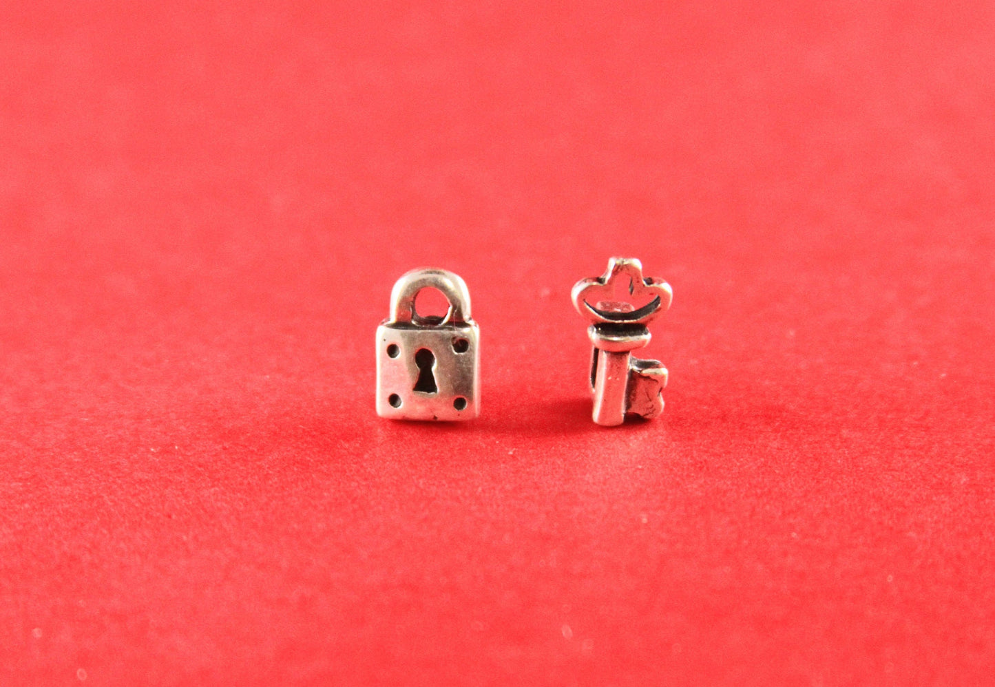 FS0215>>MADE in EUROPE zamak padlock & key sliders for 5mm cord, flat cord slider, zamak key and padlock slider