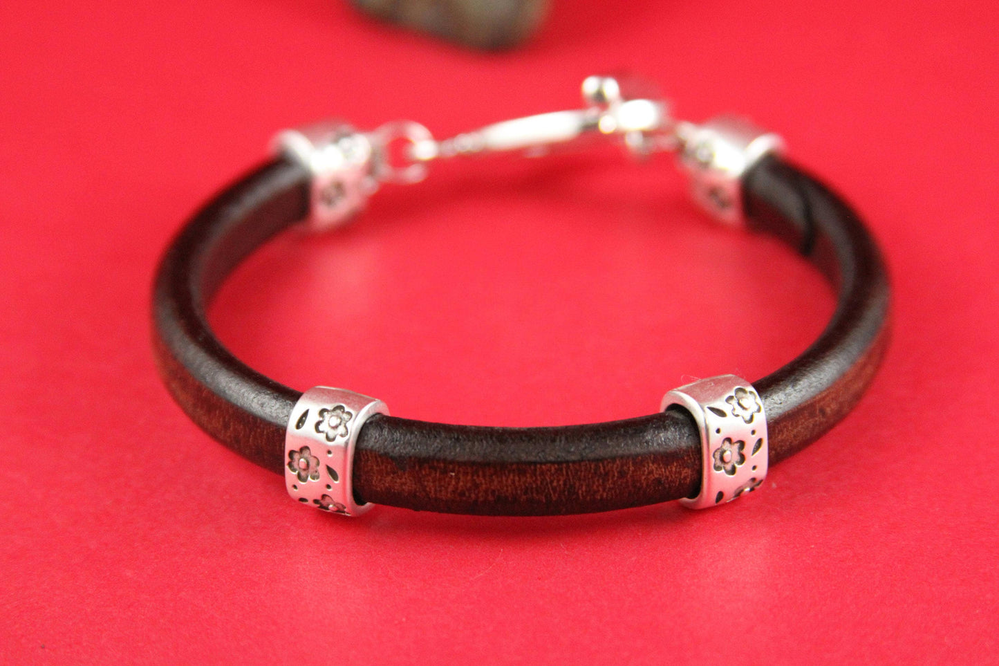 LS0066>>MADE IN EUROPE 2 zamak floral sliders, licorice zamak slider, 10x6mm sliders, silver spacer sliders Qty2