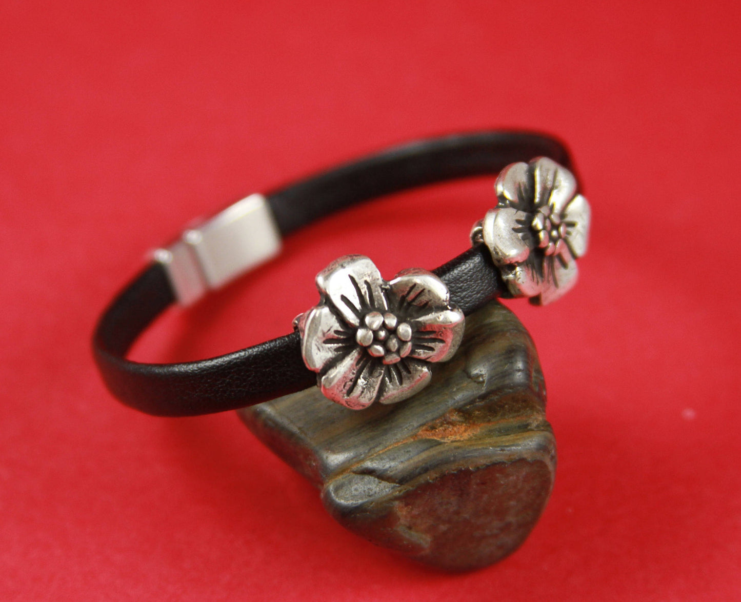 FS0331>>MADE IN EUROPE 2 zamak flower sliders 6mm flat cord, Qty2