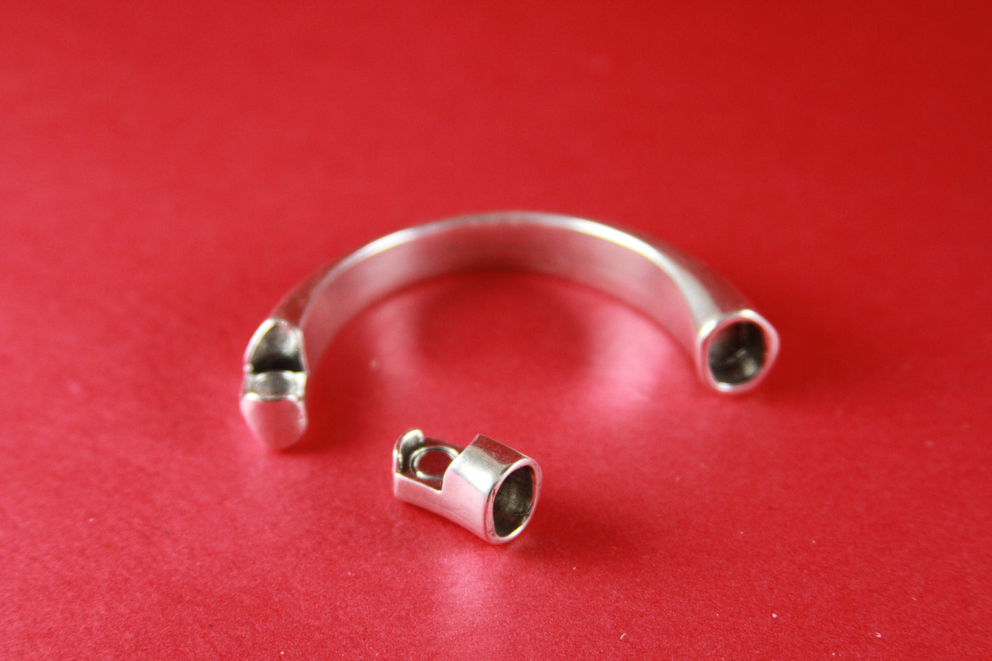 B0026>> MADE IN EUROPE zamak half bracelet, half cuff, half bracelet Qty1