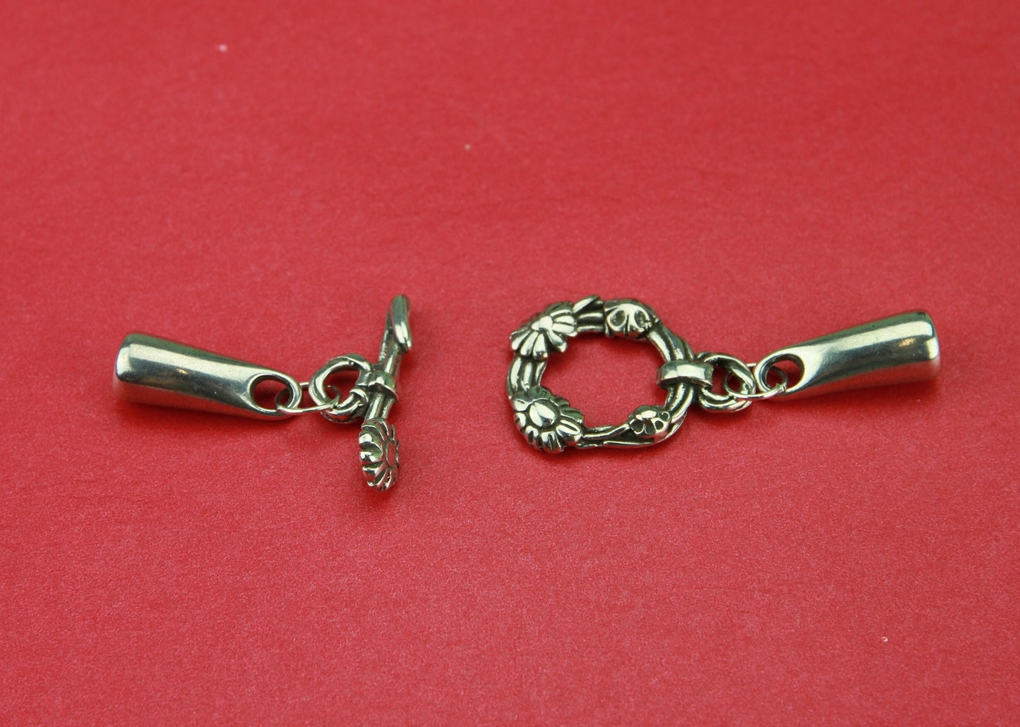 RC0025>>MADE in EUROPE zamak toggle clasp with 5mm round cord ends, 5mm cord clasp, bracelet zamak floral toggle clasp(7311) Qty1set