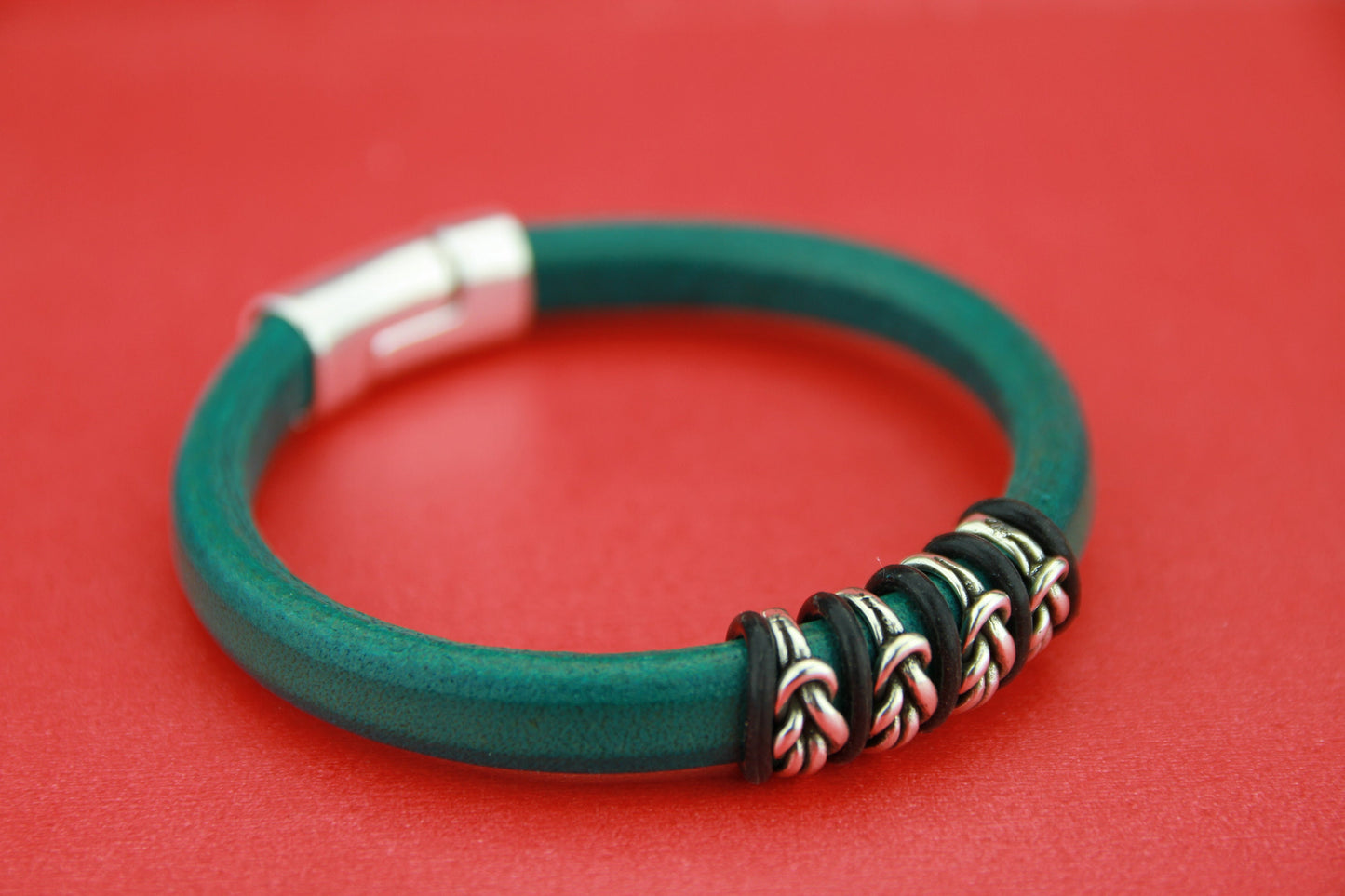 LS0064>>MADE IN EUROPE 4 licorice knot sliders, zamak knot sliders for licorice cord, Qty4