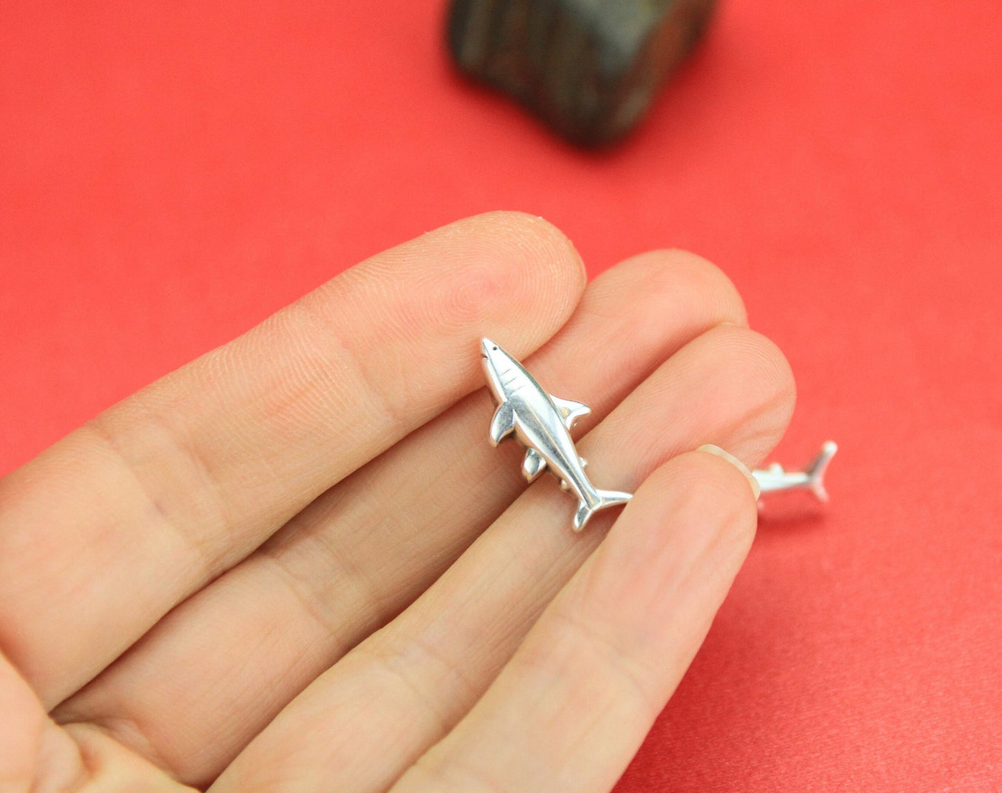 FS0125>>MADE in EUROPE 2 tiny shark sliders, 5mm flat cord slider, flat cord zamak shark sliders Qty2
