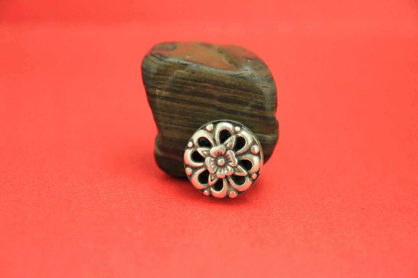 FS0378>>MADE in EUROPE 2 zamak engraved sliders, 13mm flat leather cord zamak floral slider (76306/13) qty2
