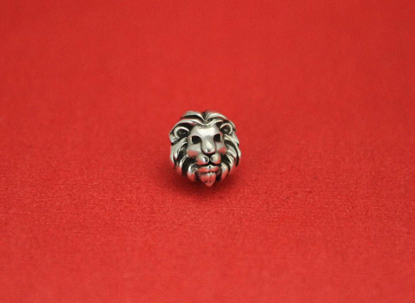 RS0043>>MADE in EUROPE 2 zamak lion beads, Lion 4mm beads, 4mm cord beads, qty2