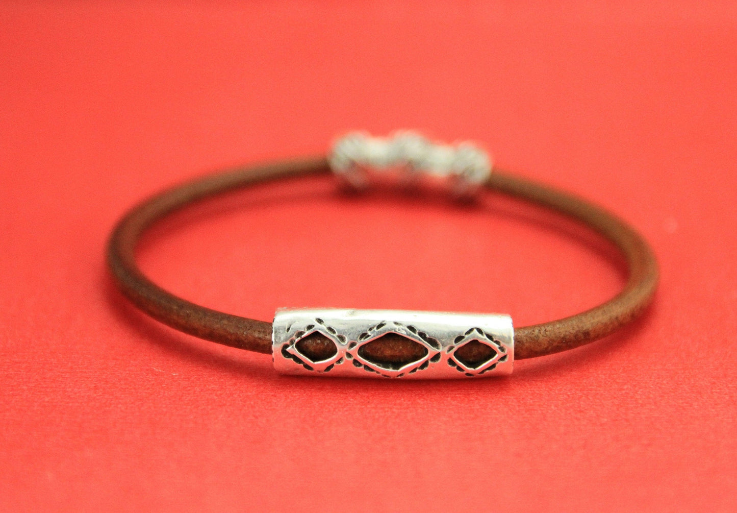 RS0051>>MADE IN EUROPE 2 zamak engraved sliders, zamak 4mm engraved tube, 4mm leather cor tube slider, Qty2