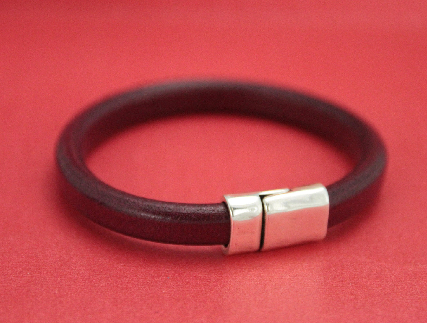 LC0001>>MADE in EUROPE zamak clasp for licorice cord, slightly hammered clasp, zamak clasp, 10x6mm clasp, Qty1