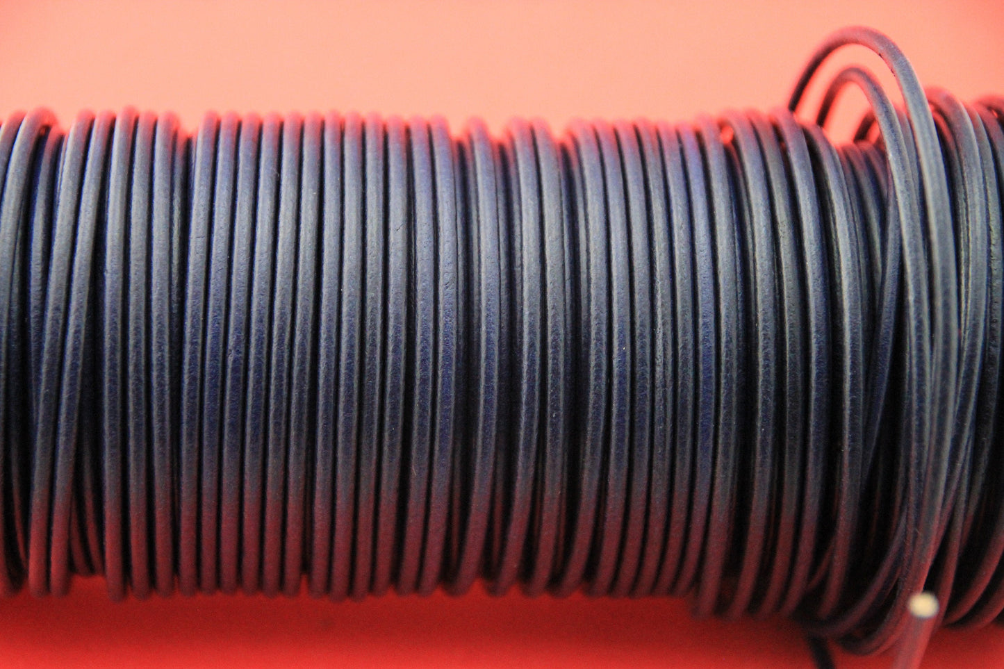 MADE in EUROPE 2 yards of 3mm dark blue leather cord, 3mm round leather cord, genuine leather cord (MARR3AZM)