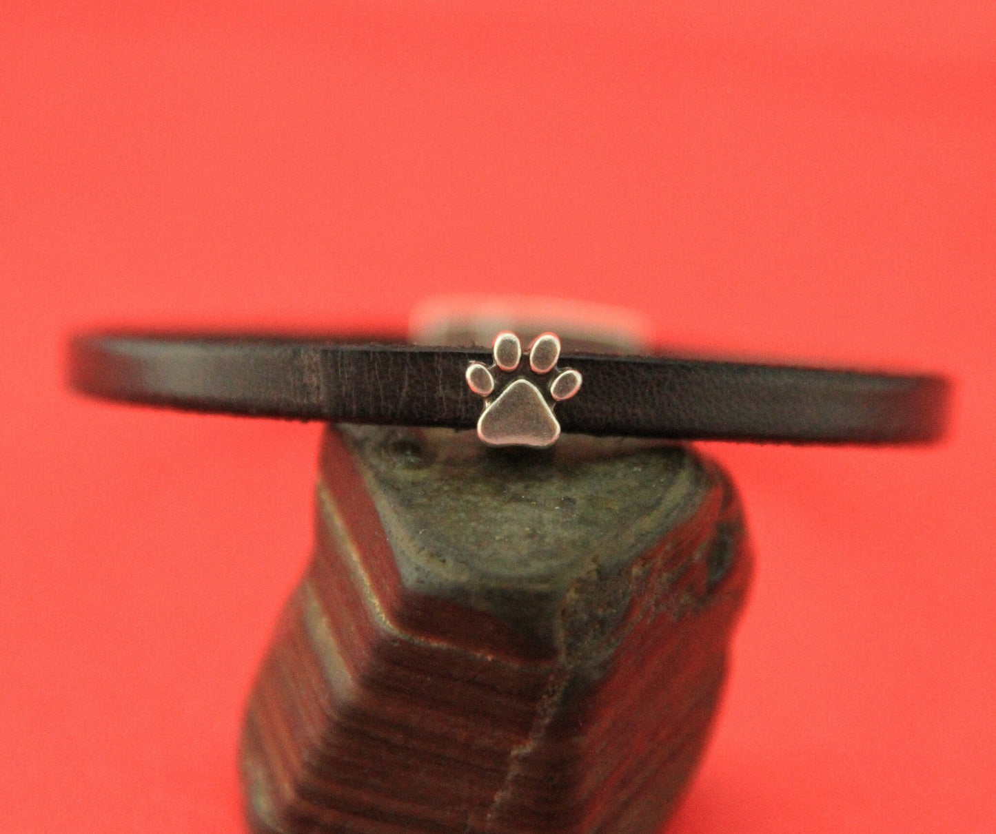FS0513>>MADE in EUROPE 4 zamak paw print slider-crimps for 5mm flat cord, flat 5mm cord slider, zamak paw sliders qty4
