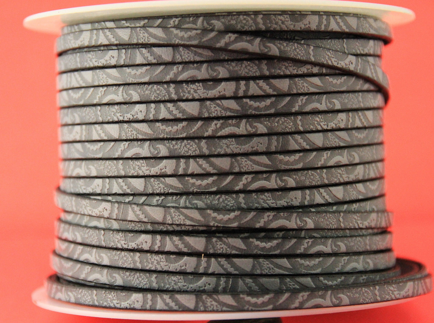 MADE in EUROPE 24'' flat 5mm engraved leather cord, 5mm flat leather cord, 5mm embossed leather cord (503/05/41)