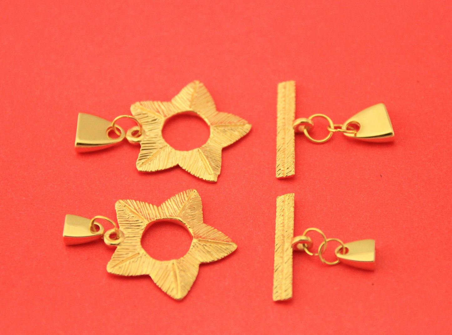 FC0367>>MADE Iin EUROPE gold flower toggle clasp for flat leather cord, Qty1