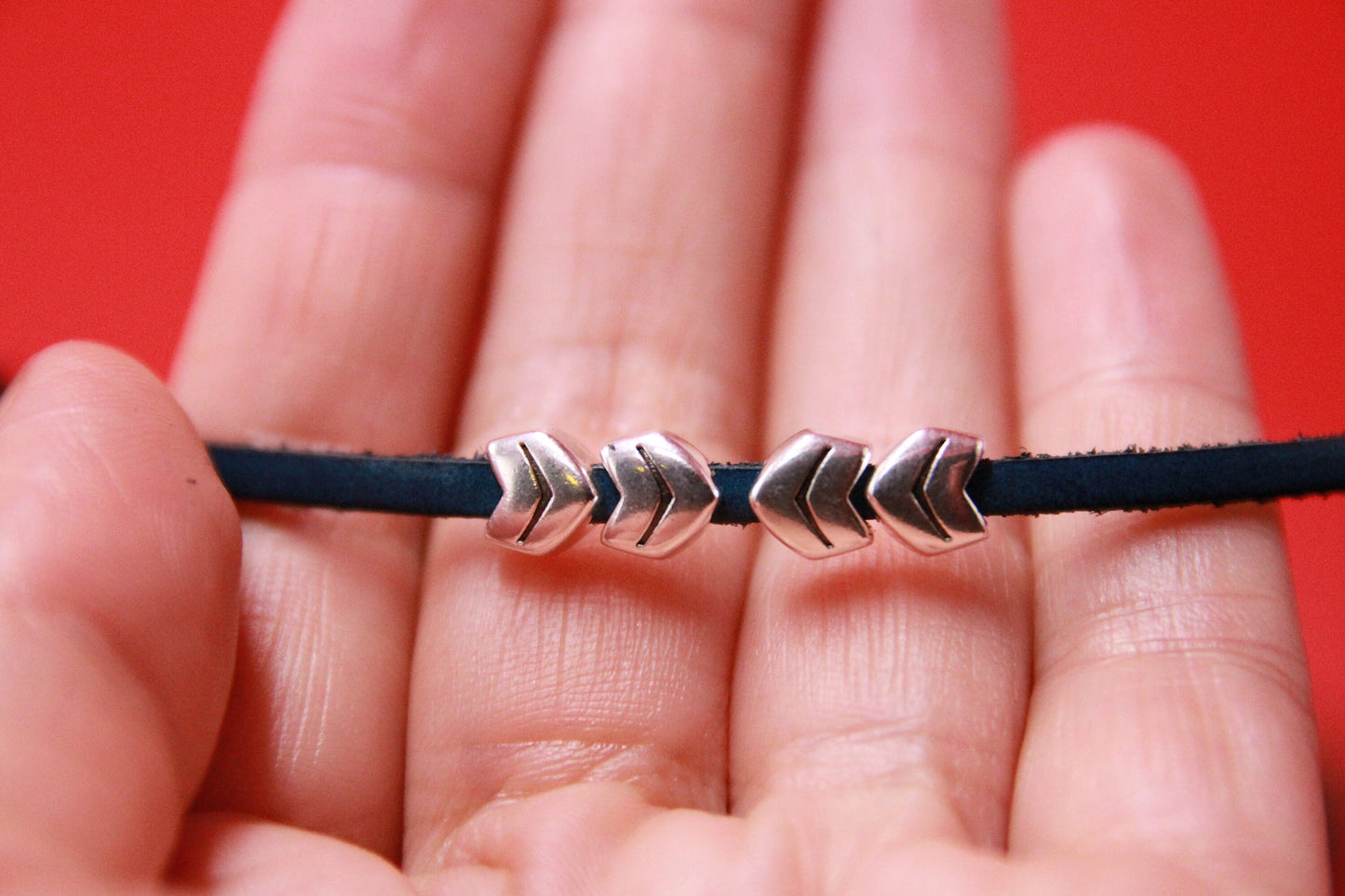 FS0523>>MADE in EUROPE 4 zamak arrow sliders for 3mm cord, flat leather cord slider, zamak arrow flat sliders, qty4