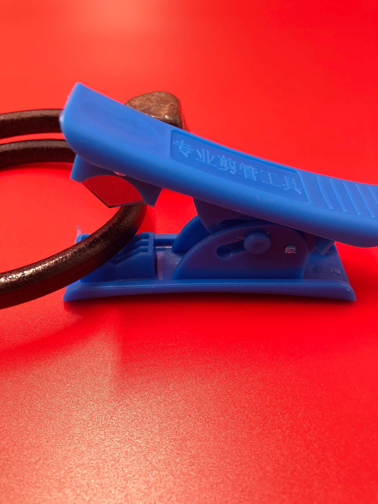 Leather cord cutter, licorice cord cutter