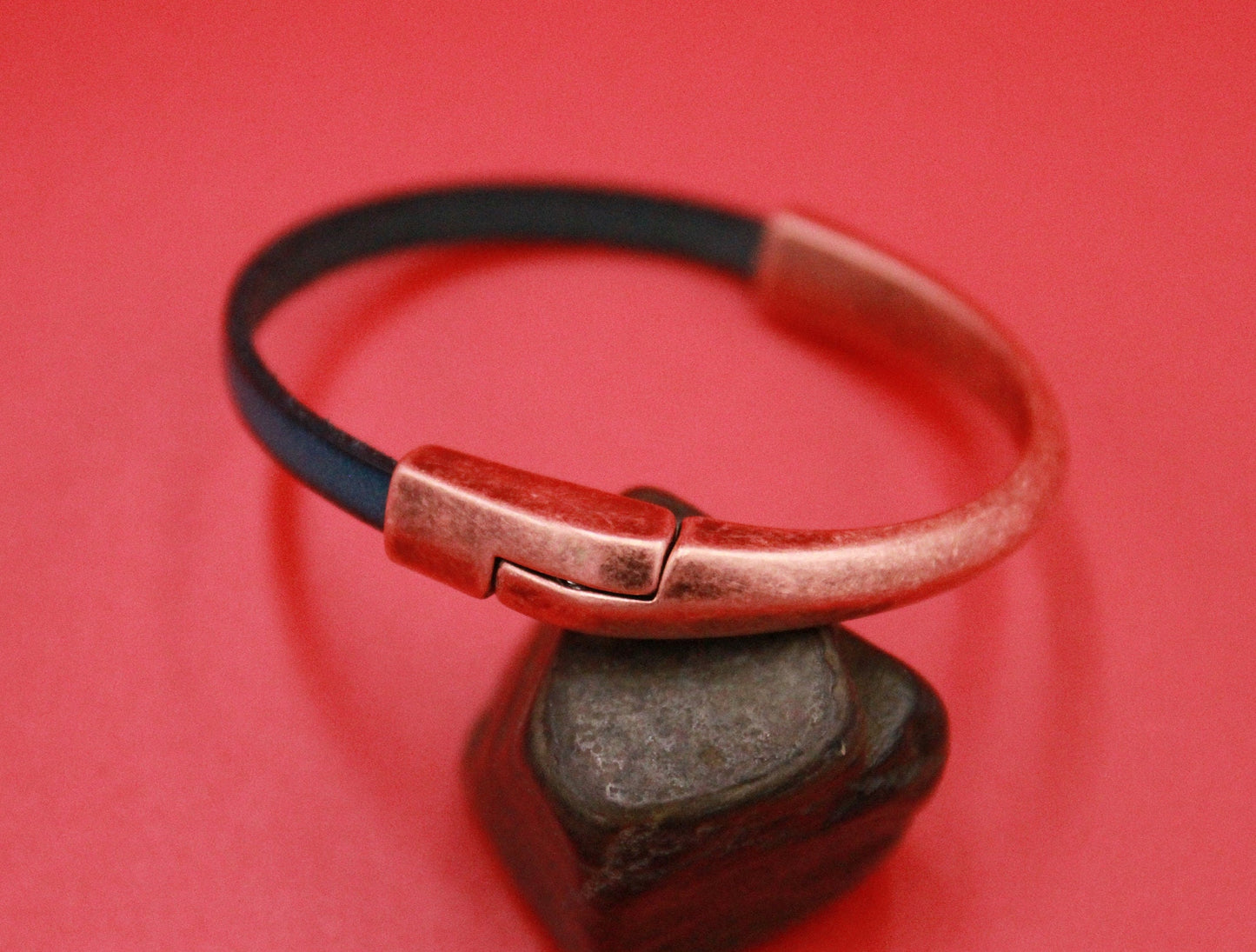 B0098>>MADE IN EUROPE zamak half bracelet, half cuff, half bracelet for flat 5mm leather cord Qty1