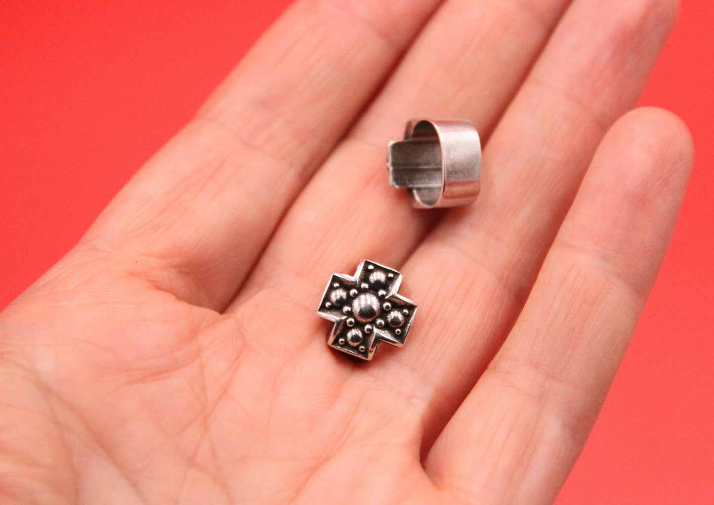 LS0101>> MADE IN EUROPE 2 zamak cross sliders for licorice cord, licorice cross slider, Qty2