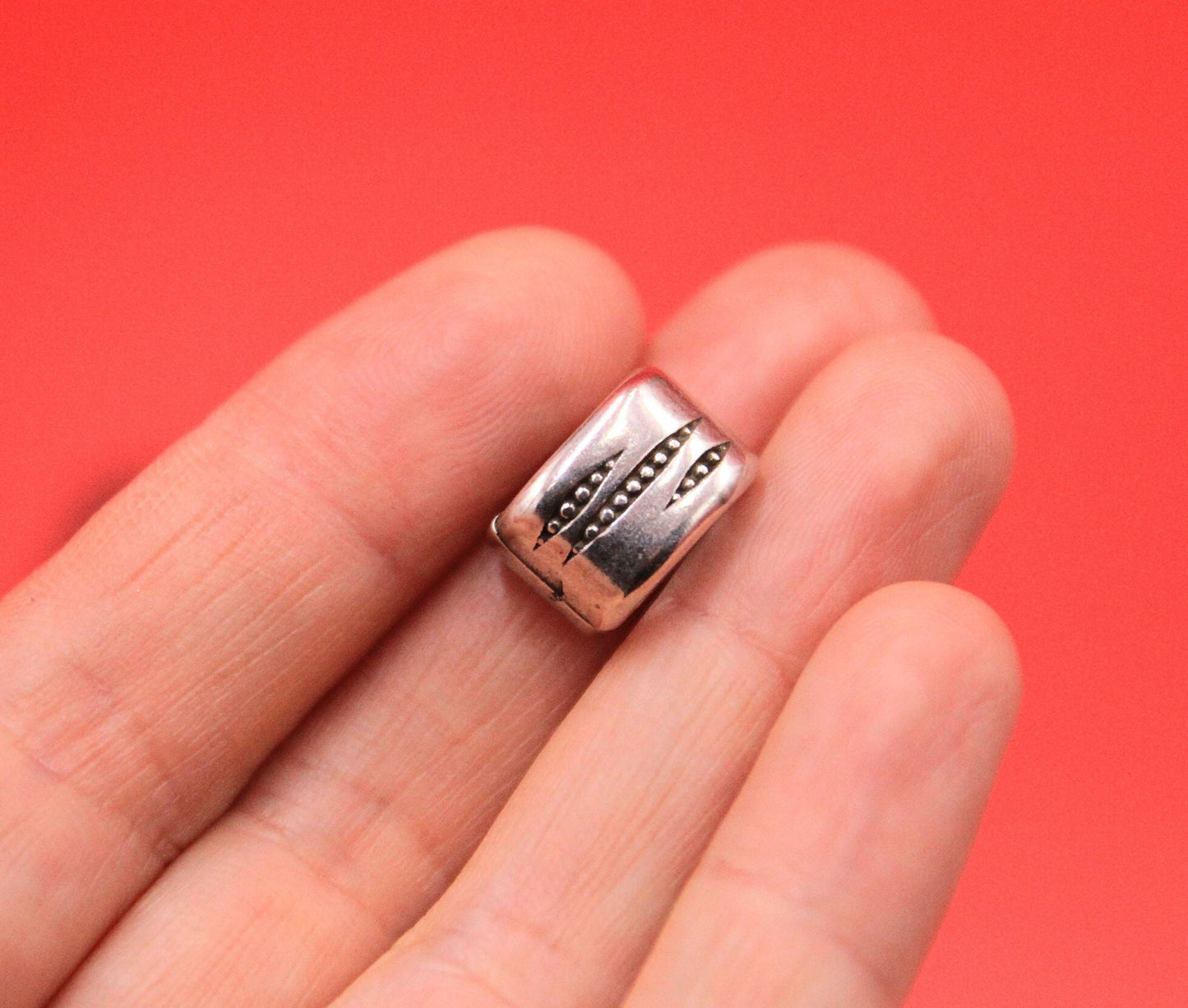 LS0104>> MADE IN EUROPE 2 zamak ring sliders, licorice ring slider, licorice slider rings, Qty2