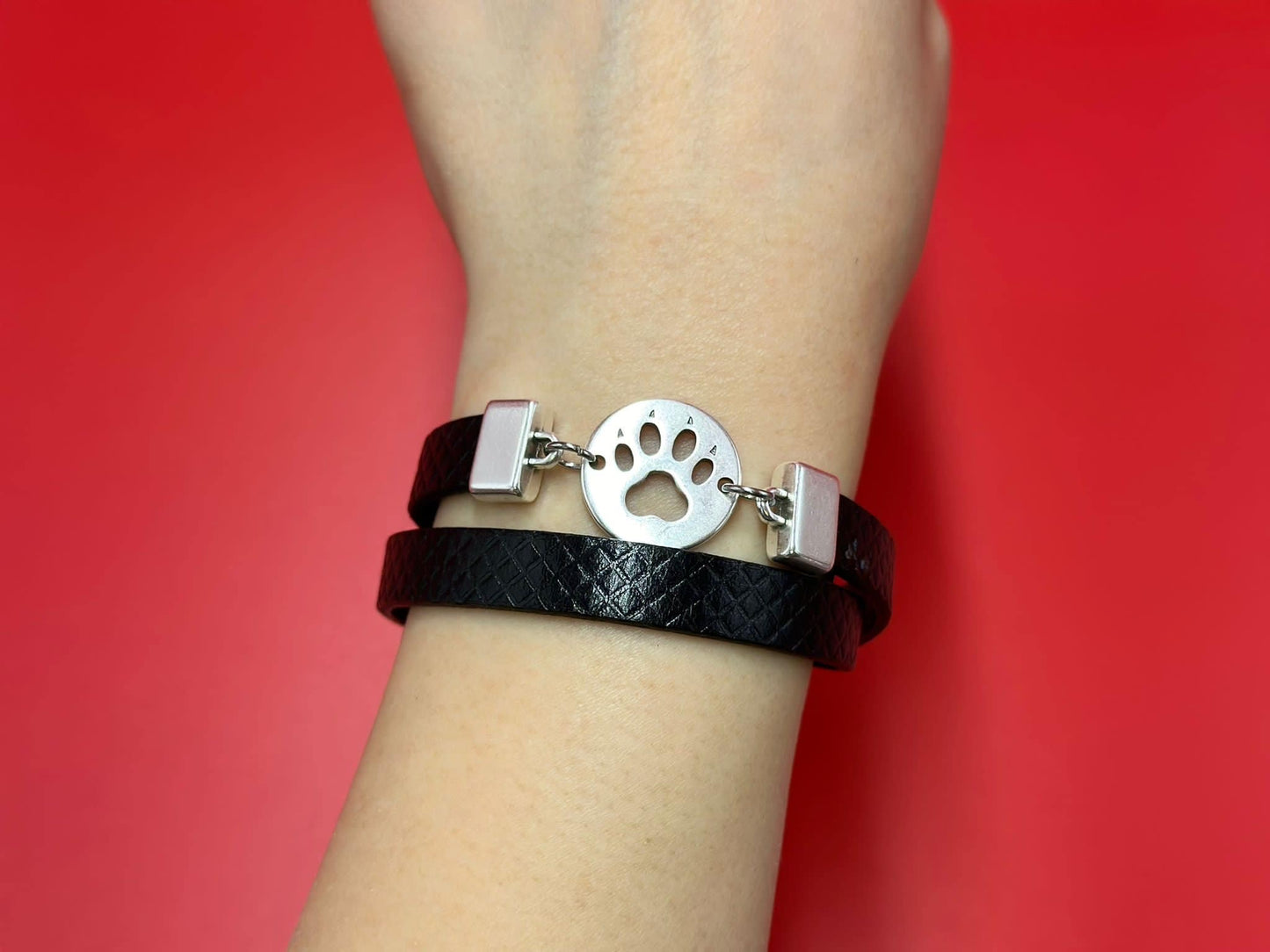 C0192>>MADE in EUROPE Zamak paw print connector, 10mm flat cord connector, Qty 1