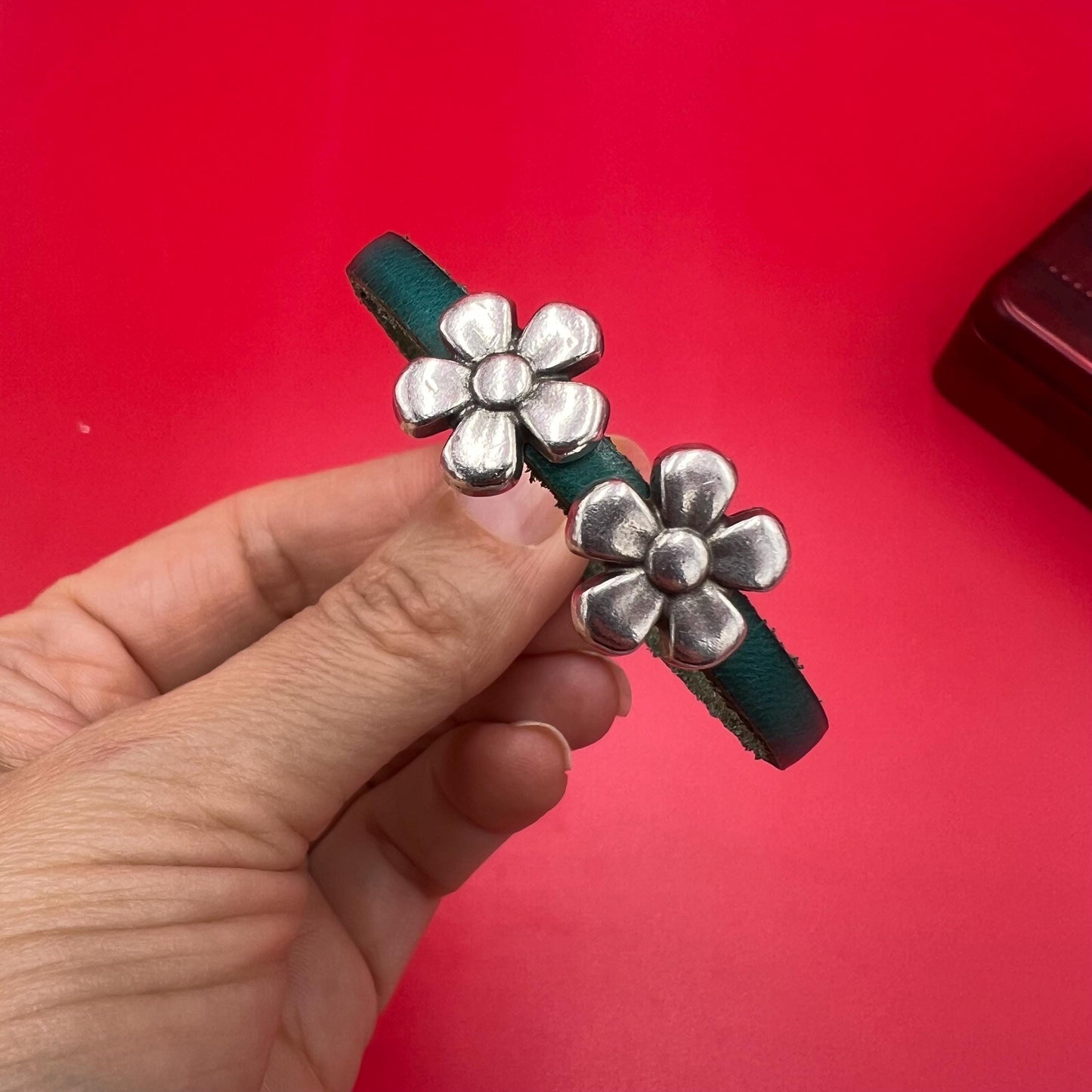 FS0648>>MADE IN EUROPE 2 Zamak flower crimp sliders 5mm flat cord, 5mm flat cord slider, flower slider for 5mm flat cord Qty2