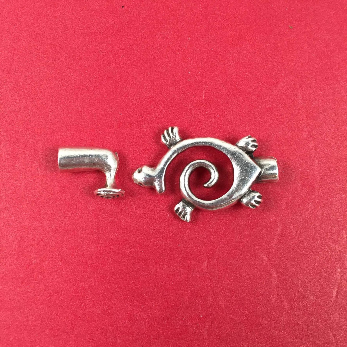 RC0251>> MADE IN EUROPE 2 toggle clasps, silver toggle clasp, turtle toggle clasp, silver toggle clasp (X5634ABAS) Qty2 sets