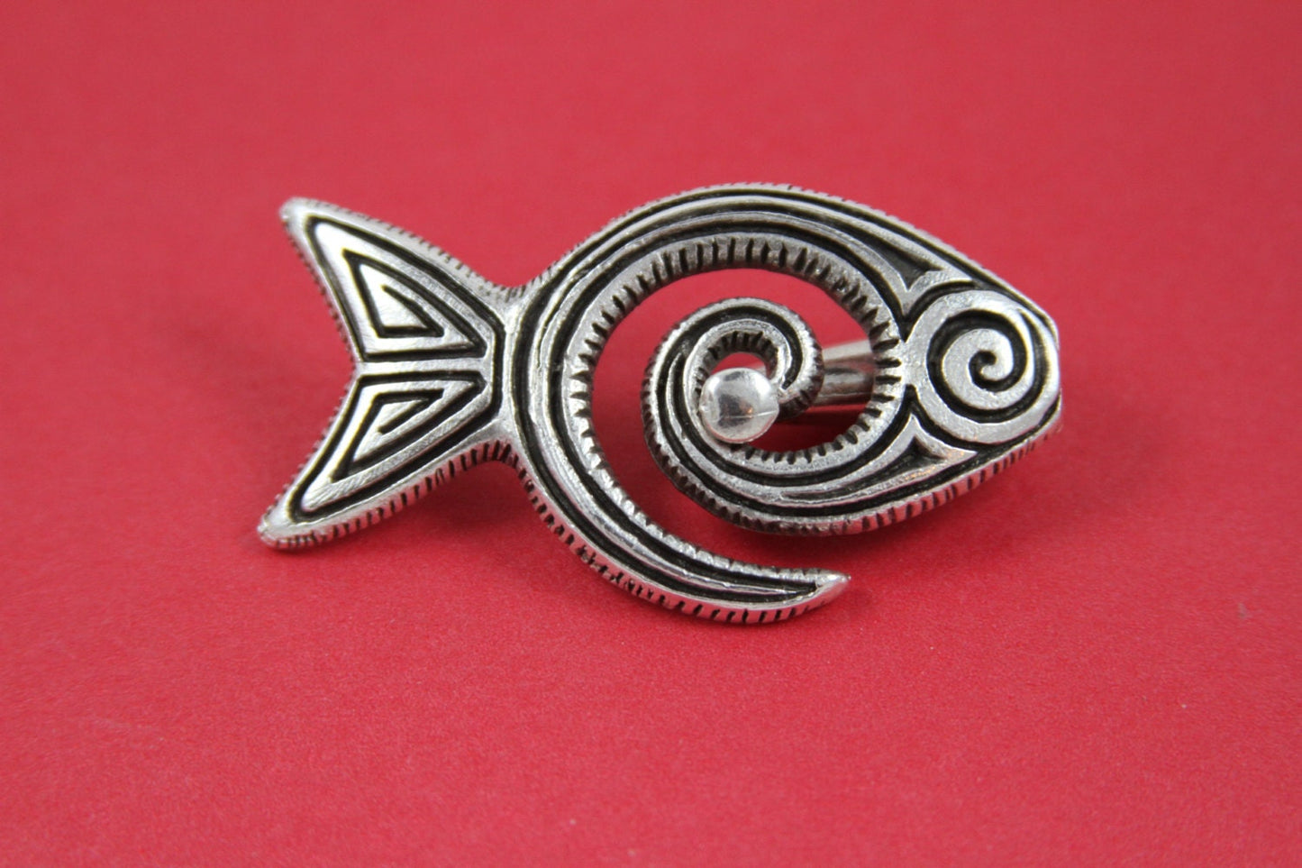 RC0137>>MADE IN EUROPE fish toggle clasp, fish pendant clasp, 4mm cord clasp Qty1