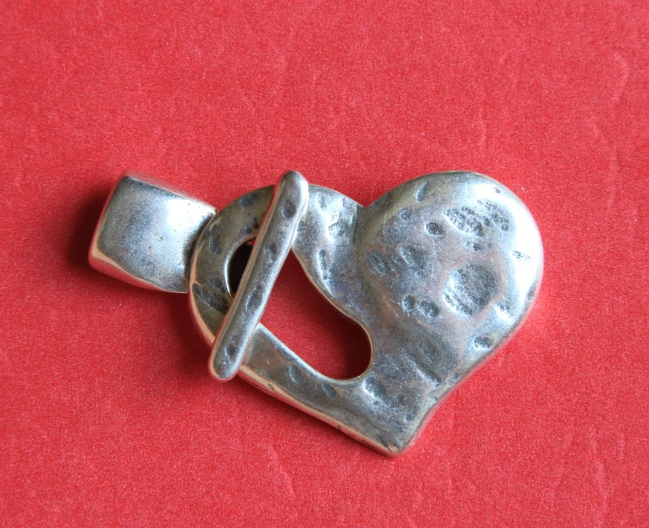FC0204>>MADE in EUROPE zamak heart clasp, hammered heart toggle clasp, silver zamak heart toggle clasp for 5mm flat cord (ABLZ61S) Qty1