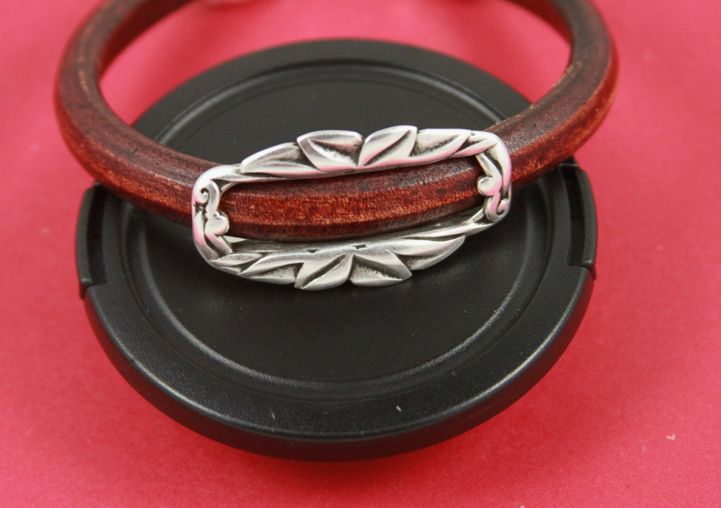 LS0008>>MADE in EUROPE licorice cord slider, zamak slider, licorice zamak slider Qty1