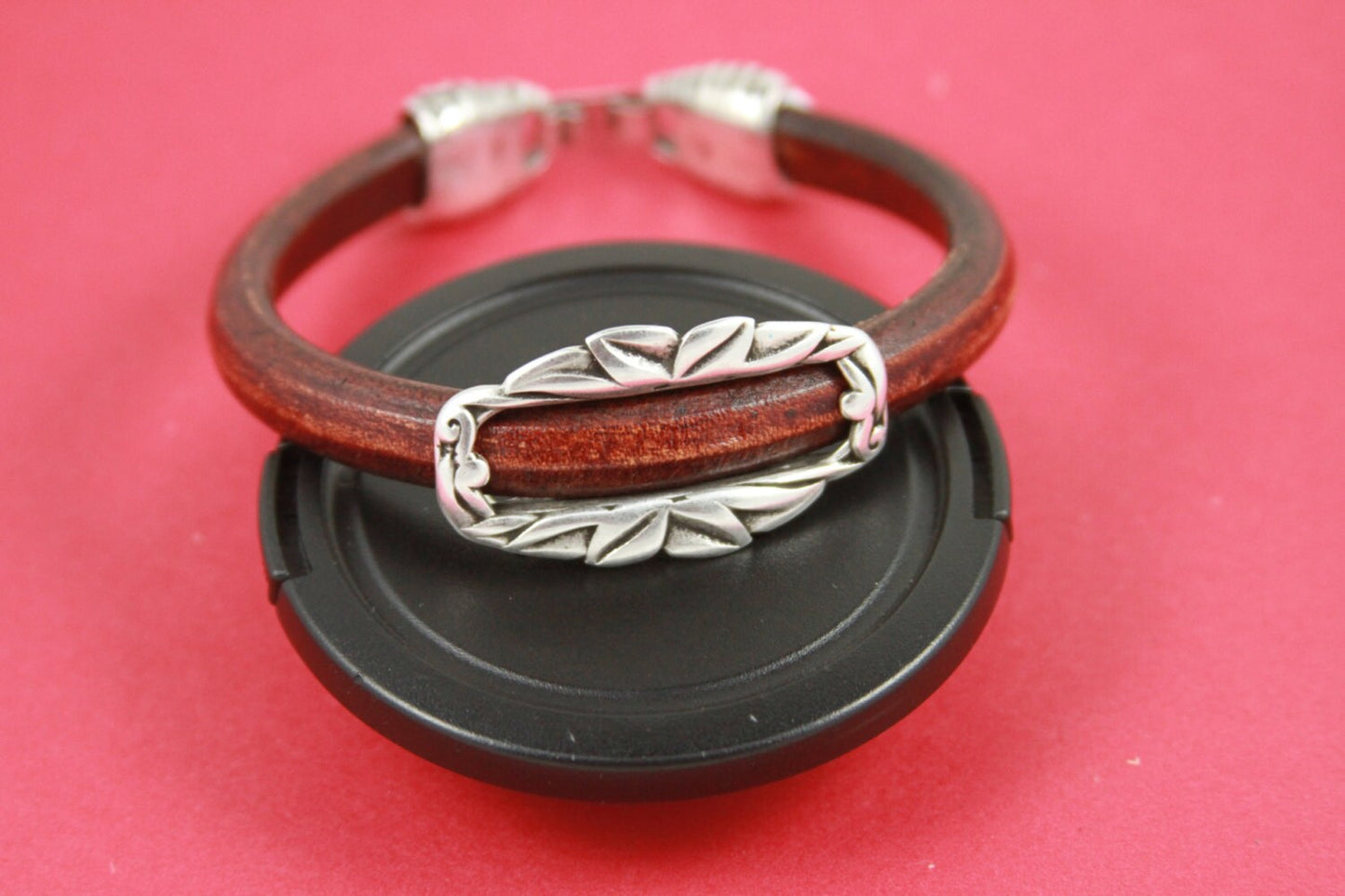 LS0008>>MADE in EUROPE licorice cord slider, zamak slider, licorice zamak slider Qty1