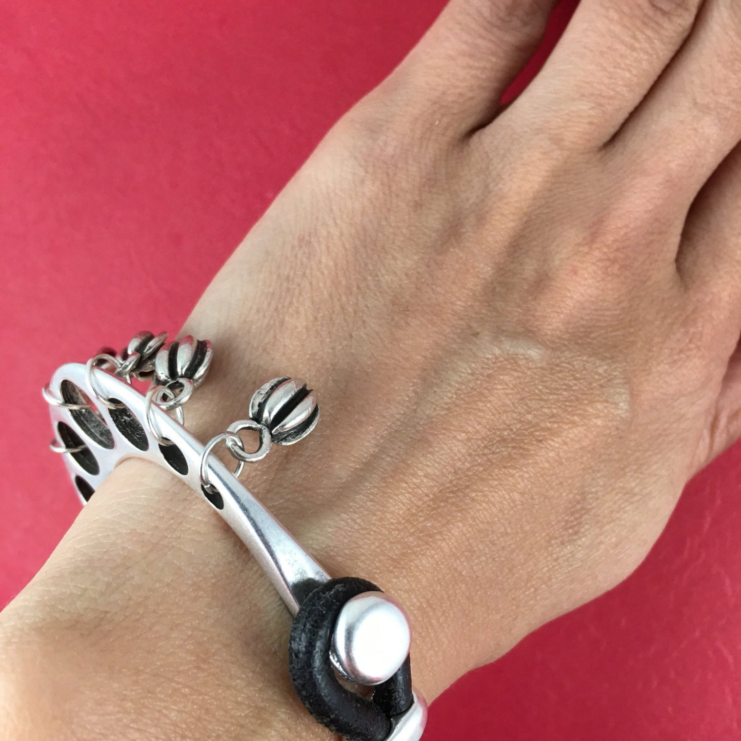9/5 MADE in EUROPE zamak half bracelet, zamak half cuff, open circle half bracelet (92801) Qty1