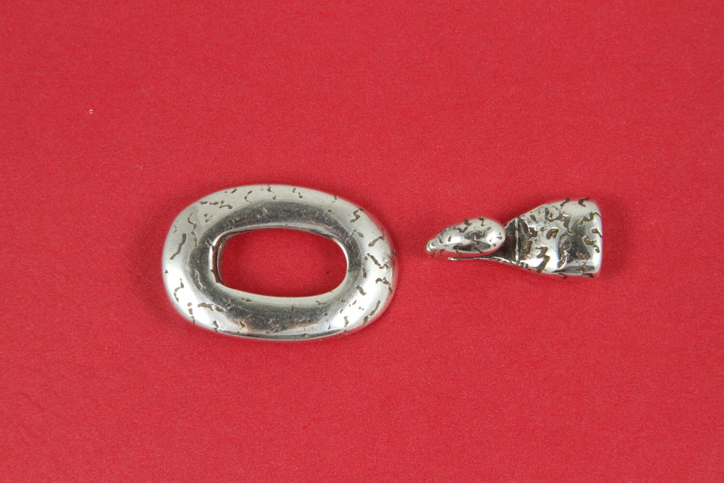 RC0018>> MADE in EUROPE zamak oval toggle clasp for multi strand bracelet, silver hammered oval clasp for bracelet (ABLZ79S) Qty1