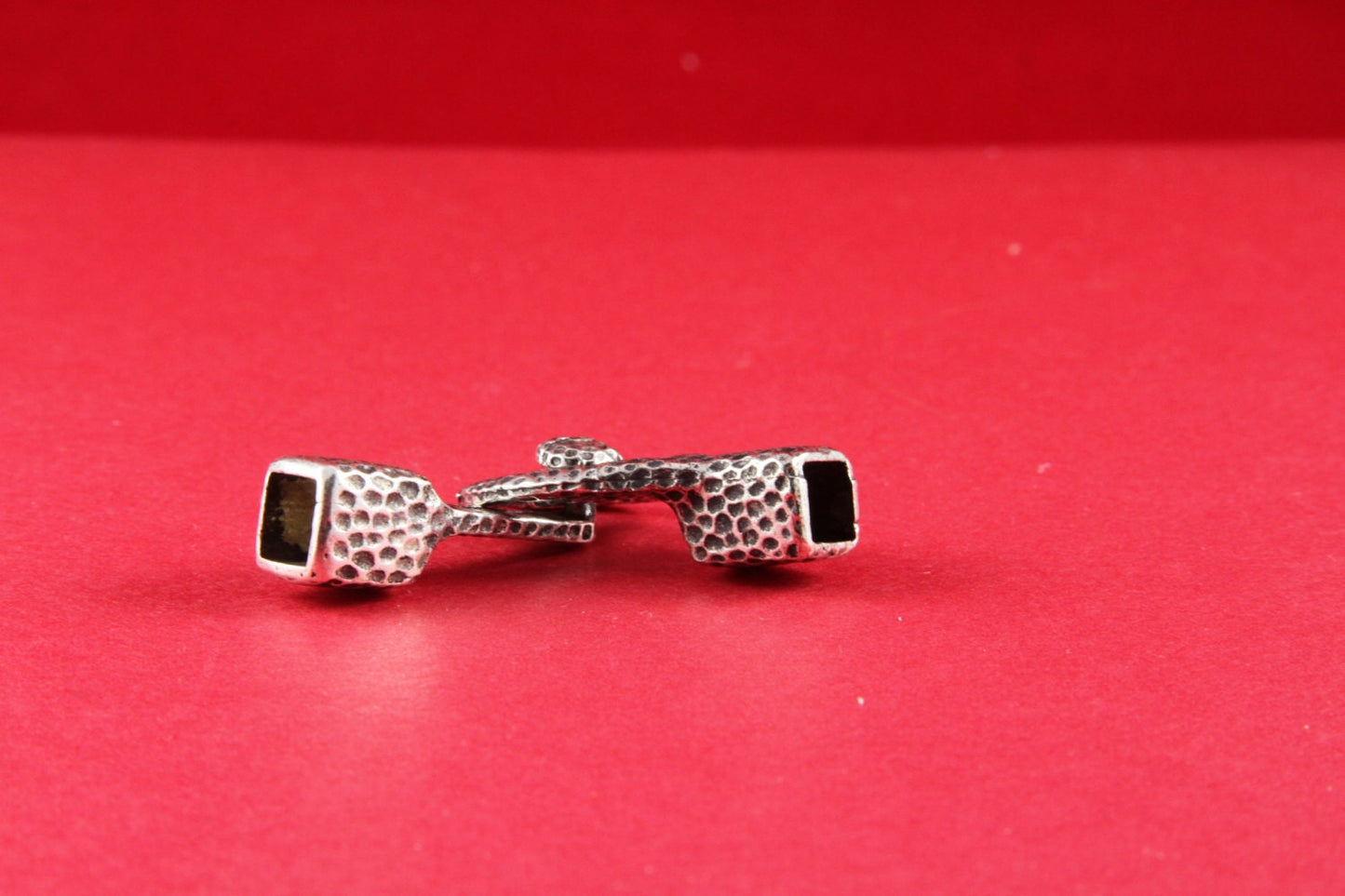 RC0250>> MADE in EUROPE hammered swirl toggle clasp, silver rl clasp, silver toggle clasp