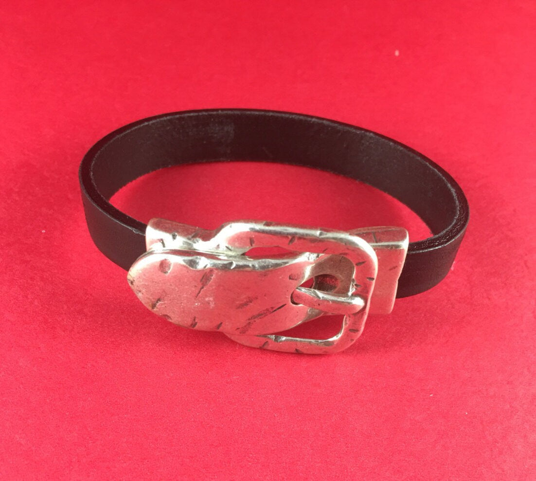 FC0045>>MADE in EUROPE zamak buckle clasp, silver hammered buckle clasp , flat cord hammered clasp (76881/13) qty1
