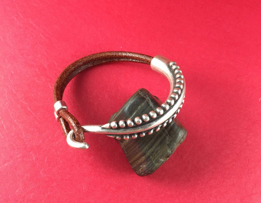 B0005>>MADE IN EUROPE zamak half bracelet with separator, half cuff, hook clasp for leather cord (6769) Qty1
