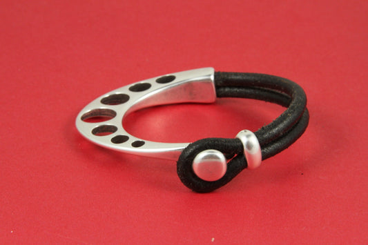 9/5 MADE in EUROPE zamak half bracelet, zamak half cuff, open circle half bracelet (92801) Qty1
