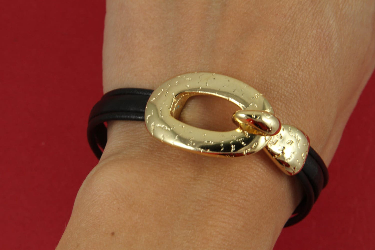 FC0280>> MADE in EUROPE zamak oval toggle clasp for multi strand bracelet, gold hammered oval clasp for bracelet,  (ABLZ119G) qty1