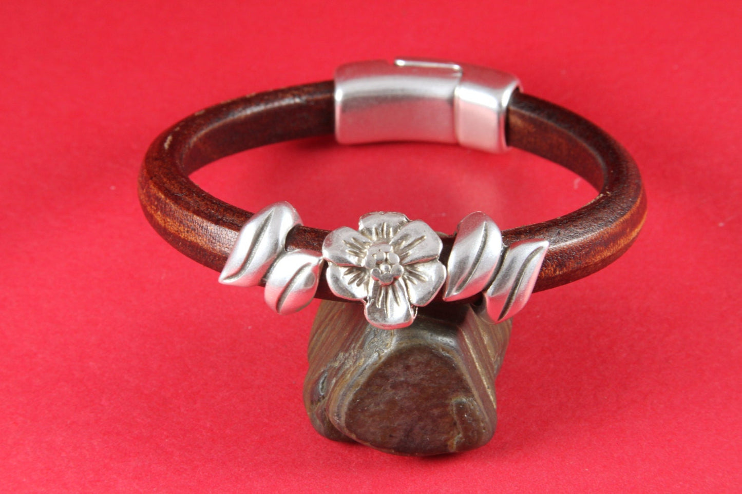 LS0009>> MADE IN EUROPE 2 zamak leaves sliders, licorice leaf slider, 10x6mm  sliders, silver leaves sliders(8272-0077) Qty2