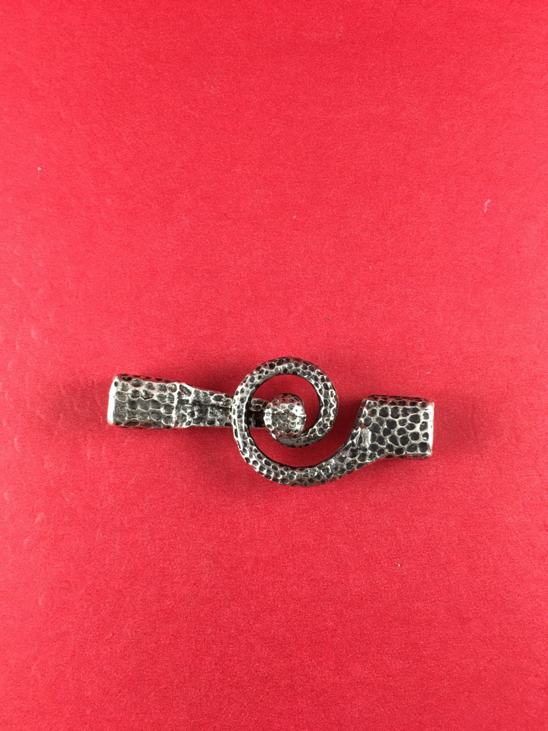 RC0250>> MADE in EUROPE hammered swirl toggle clasp, silver rl clasp, silver toggle clasp