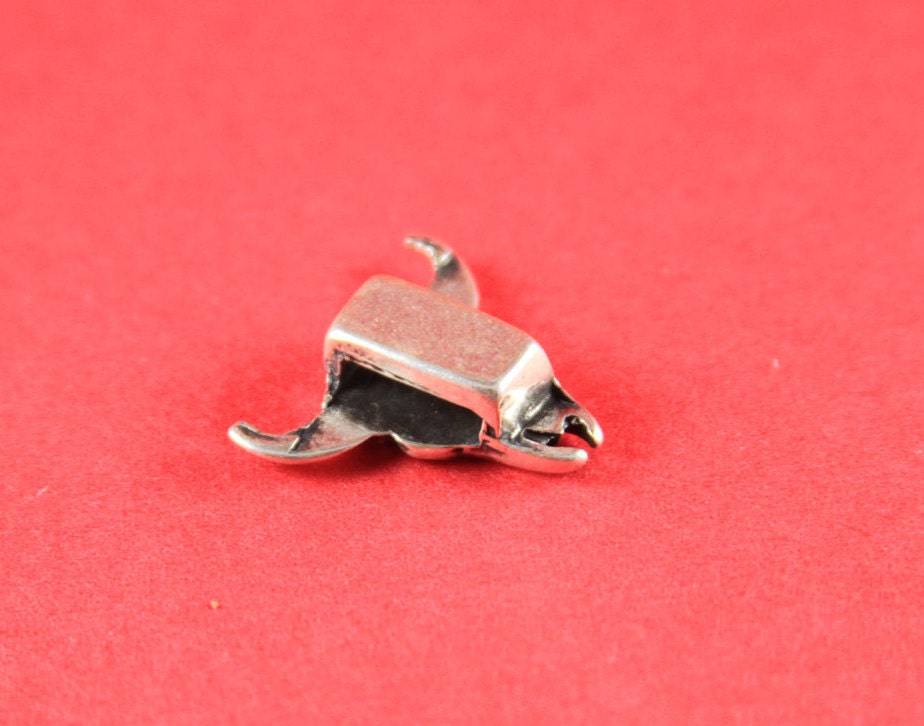FS0594>> MADE in EUROPE 2 zamak bull skull sliders for 10mm flat leather, zamak slider for bracelet, 10mm flat cord slider Qty2