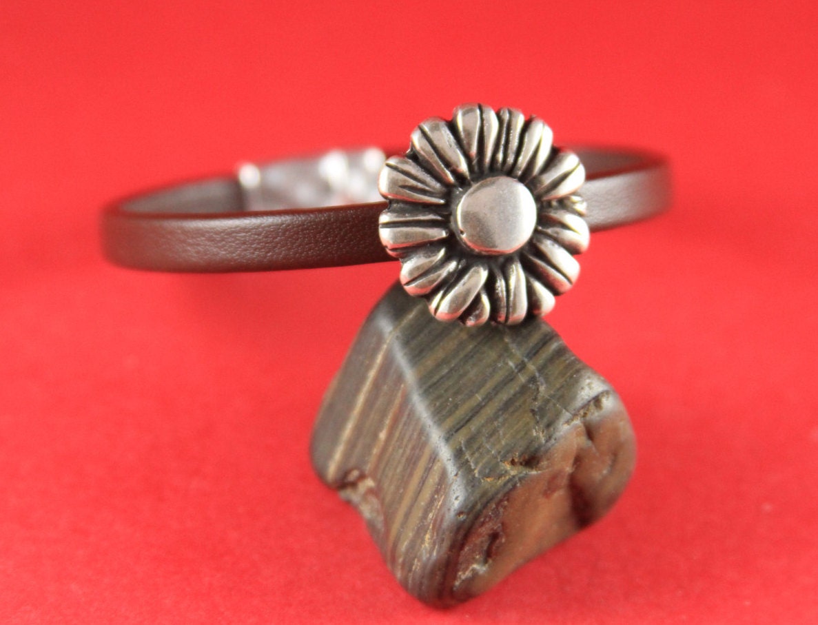 FS0083>>MADE IN EUROPE 2 zamak flower sliders 6mm flat cord, 6mm flat cord daisy slider, sunflower slider for 6mm flat cord Qty2