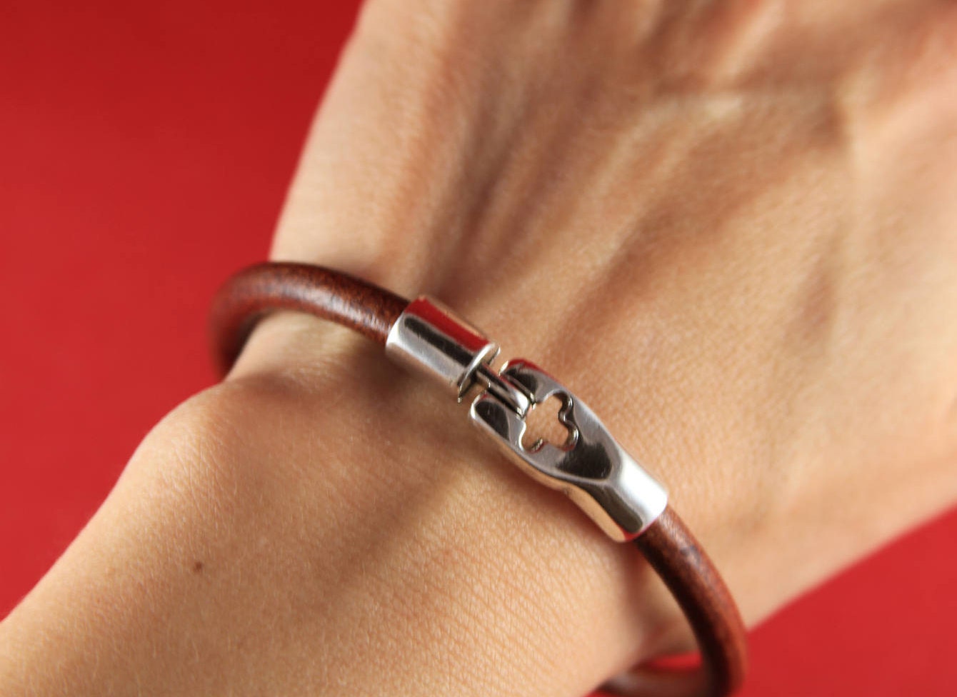 RC0080>>MADE in EUROPE zamak hook clasp, round cord clasp, 5mm cord clasp, bracelet zamak hook, zamak toggle clasp (Ablz138S) Qty1