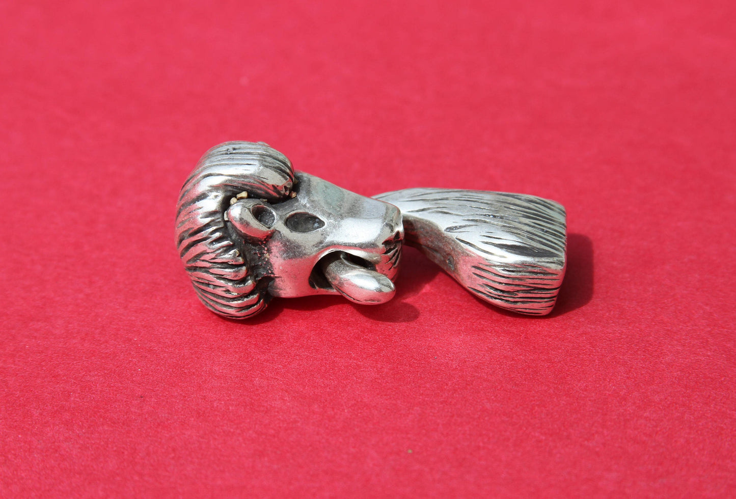 LC0028>>MADE IN EUROPE zamak lion hook clasp, licorice lion clasp, zamak lion clasp, (7428)Qty1