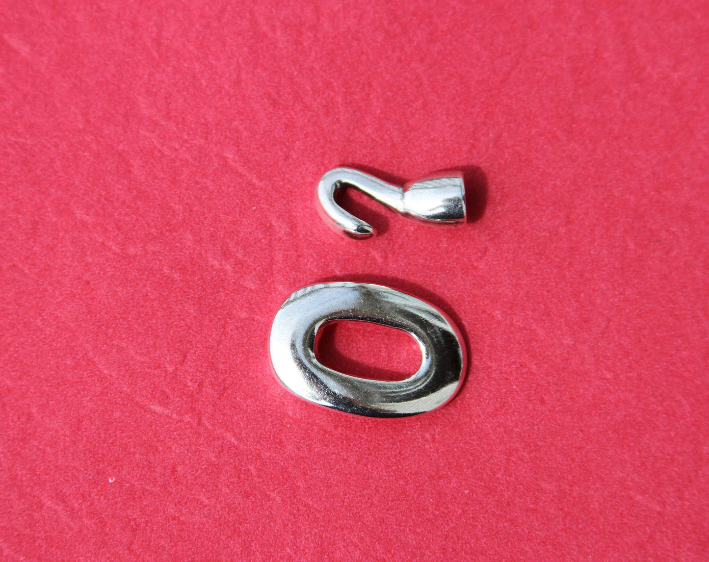 FC0256>>MADE in EUROPE zamak tiny oval toggle clasp for bracelet, silver oval clasp for bracelet, shiny zamak clasp (7712S) qty1