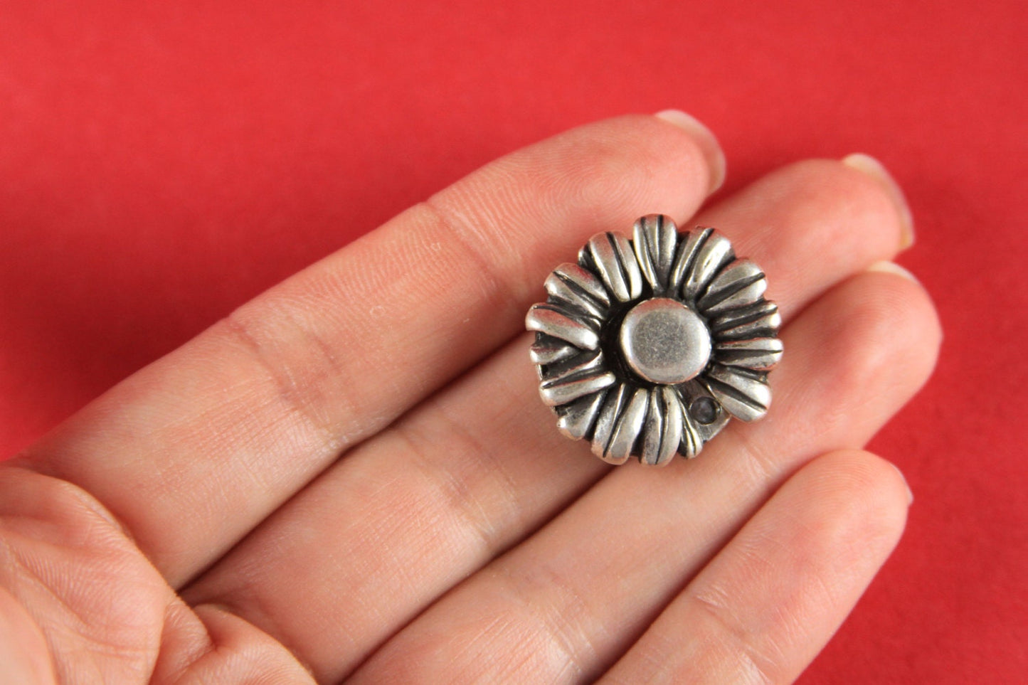 FC0017>>MADE in EUROPE zamak flower clasp  for flat 6mm cord, zamak daisy clasp for flat cord, qty1
