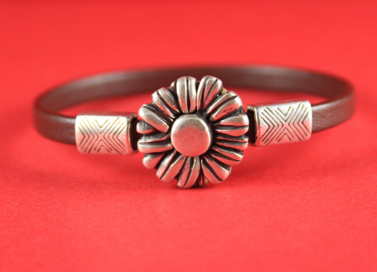 FC0017>>MADE in EUROPE zamak flower clasp  for flat 6mm cord, zamak daisy clasp for flat cord, qty1